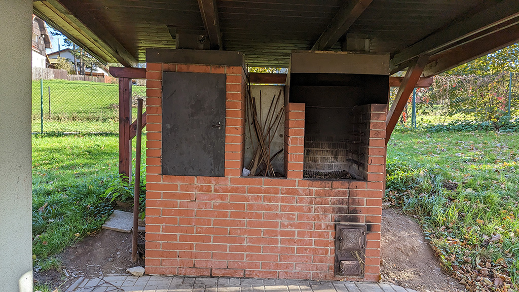 Kiosek - udírna - Kulturní dům U Kremlů Závišice