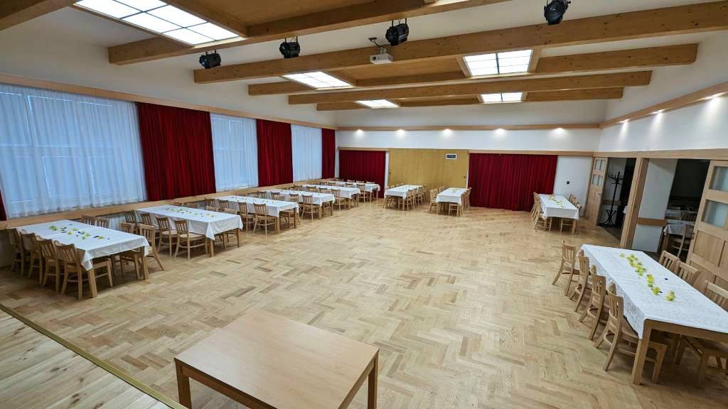 Velký sál - Kulturní dům U Kremlů Závišice